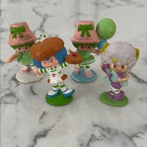 Strawberry shortcake lot of 4 figurines (1982)